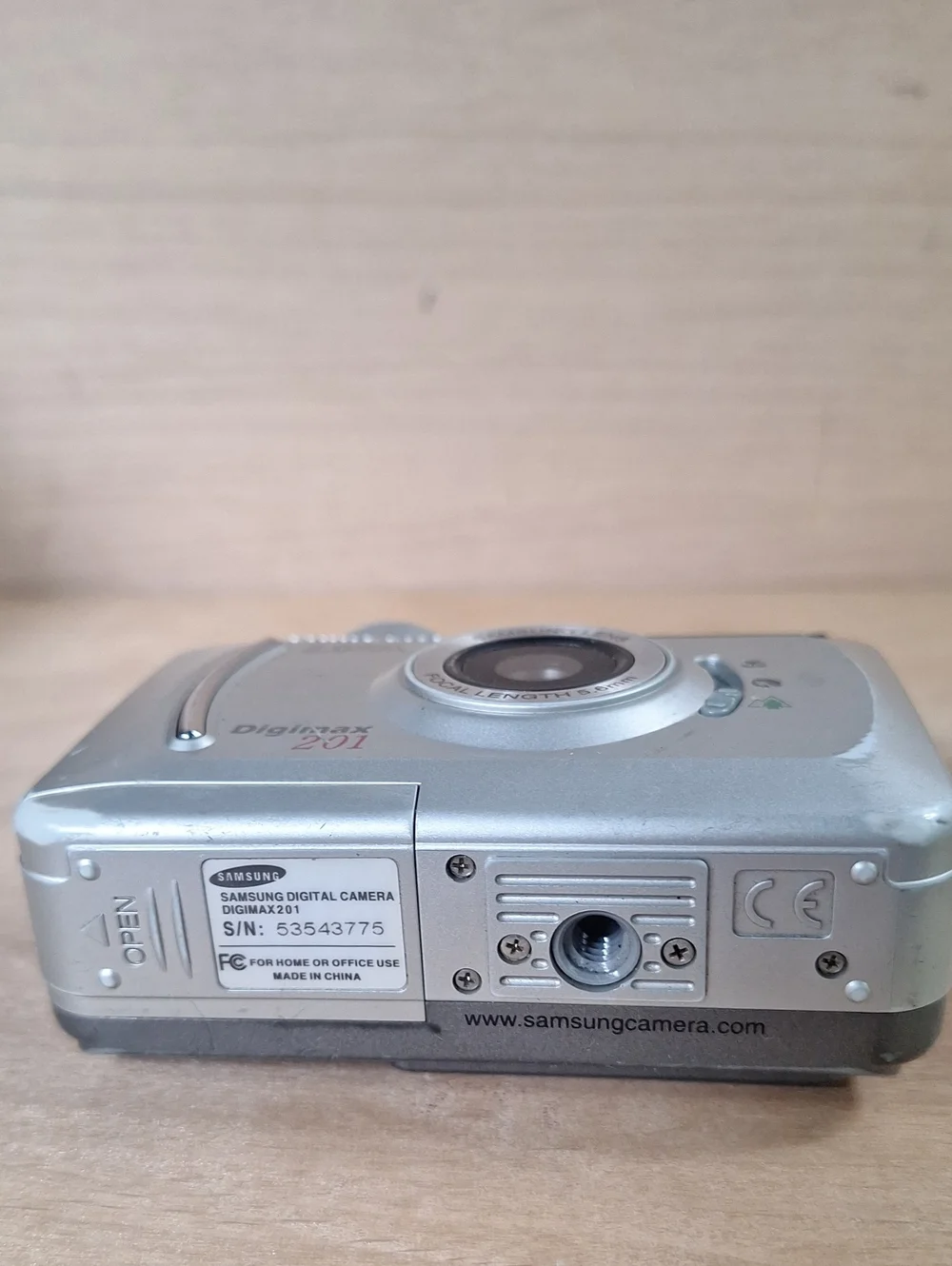 Vintage Samsung Digimax 201 digital camera Selling For Parts